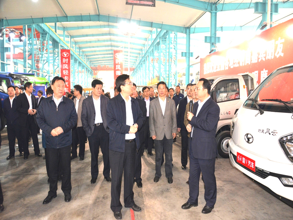 市新旧动能转换重大项目推进会尊龙凯时集团科普教育基地进行观摩