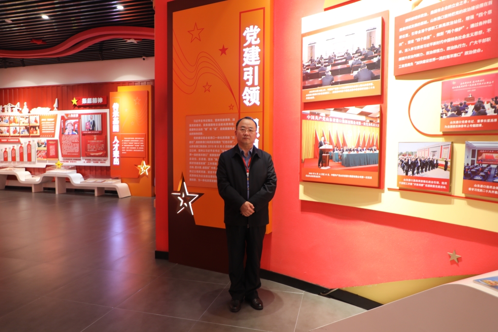 尊龙凯时集团走进山东港口集团青岛港学习先进管理等理念，号召广大员工大力弘扬劳模精神劳动精神工匠精神！